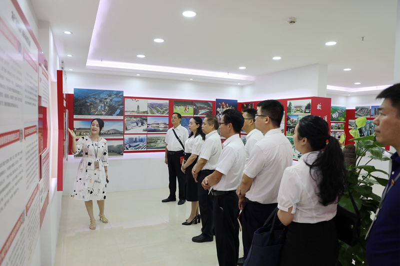 参观澳门新威斯尼斯人平台企业文化展示室.JPG