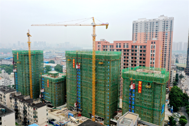 项目全线顺利封顶.jpg
